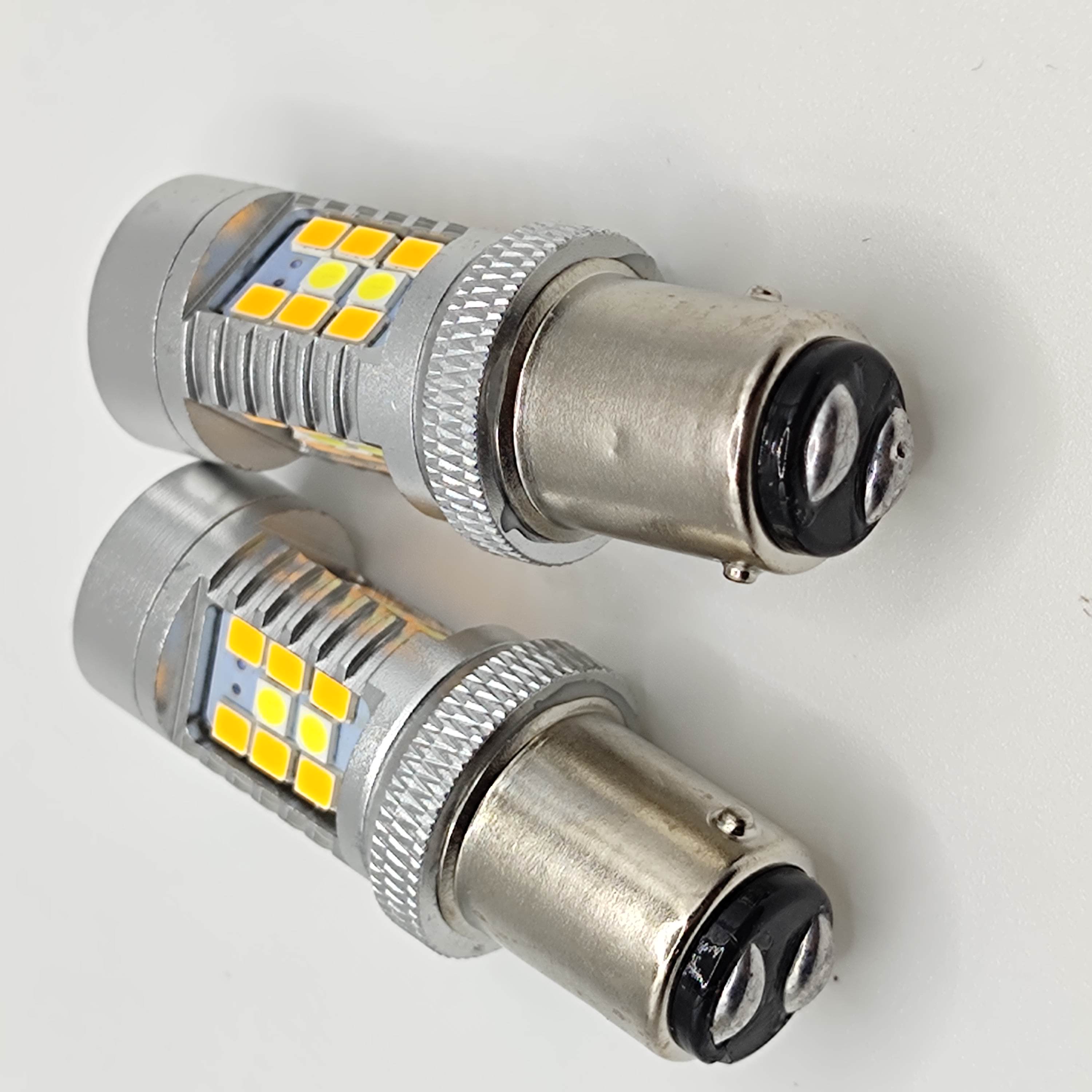2Pcs 3157 T20 7443 W21/5W W21W LED Canbus Switchback Bulbs For Car DRL Turn Signal Lights Dual Color White and Amber 12V