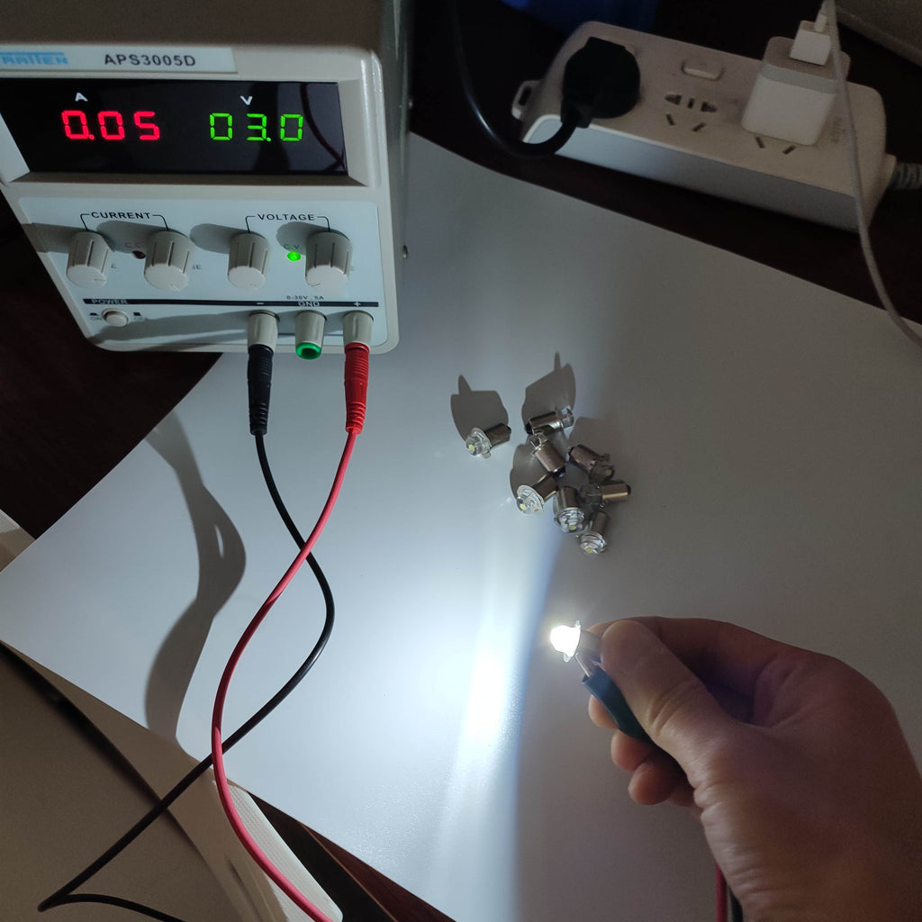 2PCS 3V P13.5S LED Bulb 1W PR2 PR3 LED Lamp Flashlight Replacement Bulb Torches Flashlight Torch Replace Head Light